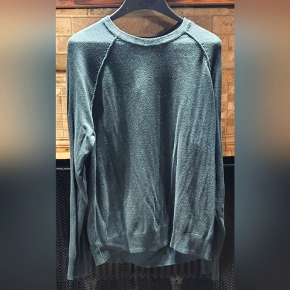 Old Navy Other - 🌸 3/$25 🌸 Old Navy Distressed Sweater-Size L
